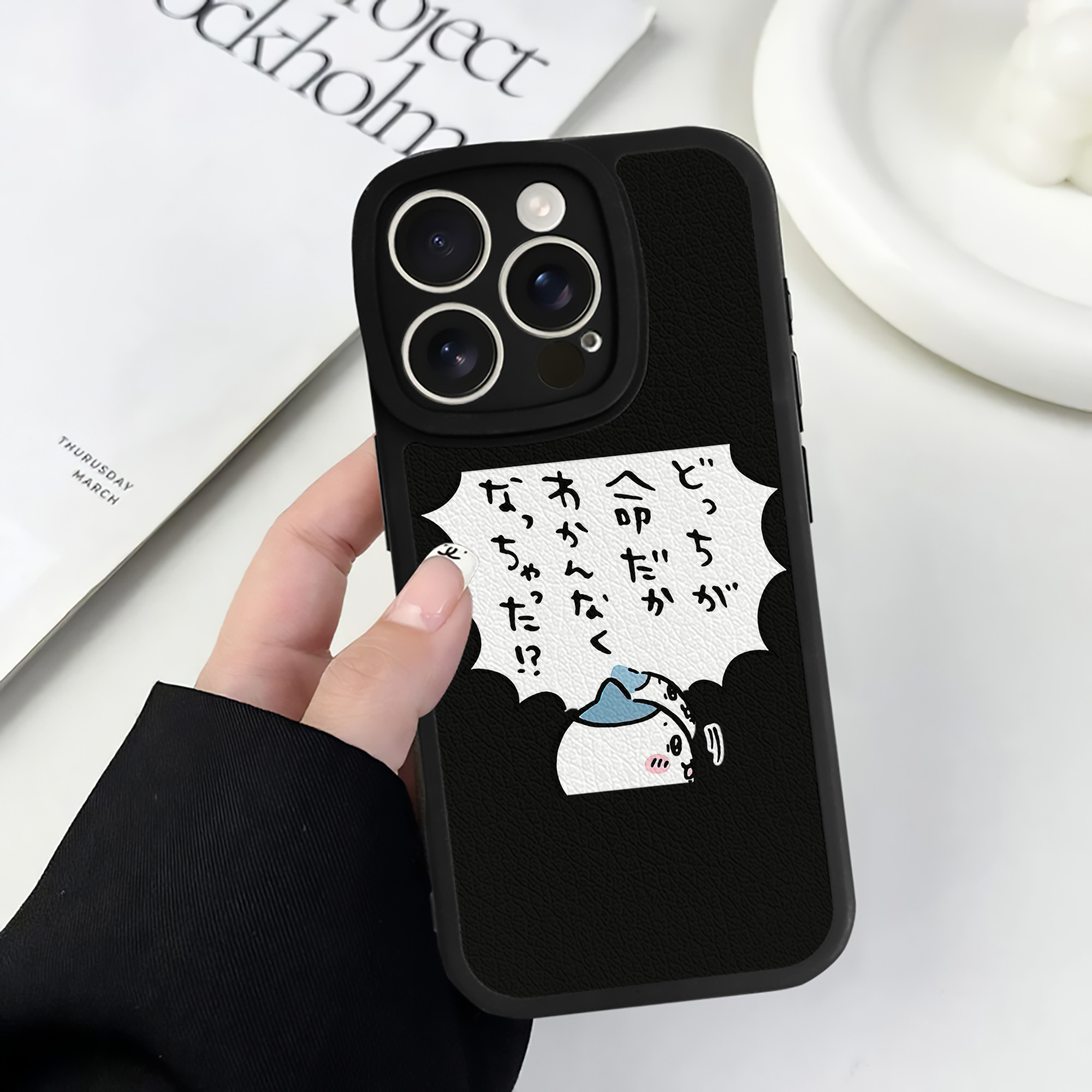 （画像用） ちいかわ ハチワレ Chii-kawa hachiware 【iPhone 16シリーズ対応】シリコンスマホケース（レザー調） 材質：シリコン